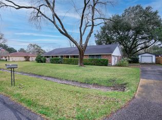 3402 Hampshire St, Pearland, TX 77581