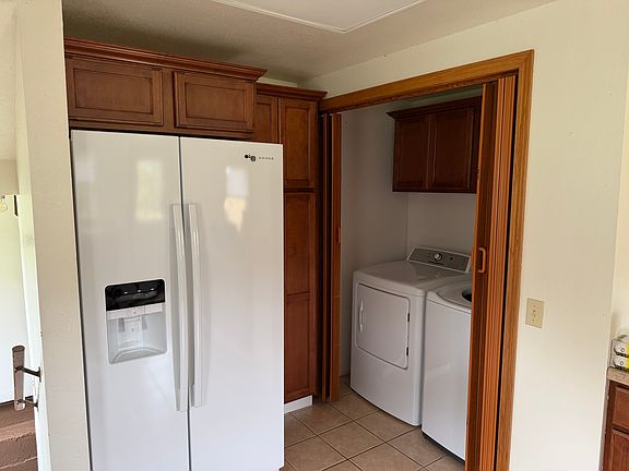 washer and dryer included