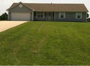 15183 Briarwood Dr, Basehor, KS 66007