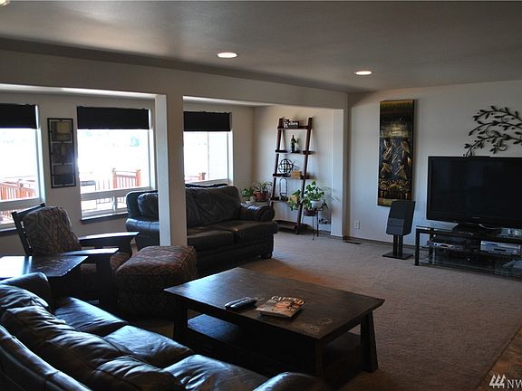 2nd image of 2305 W Lakeside Dr
