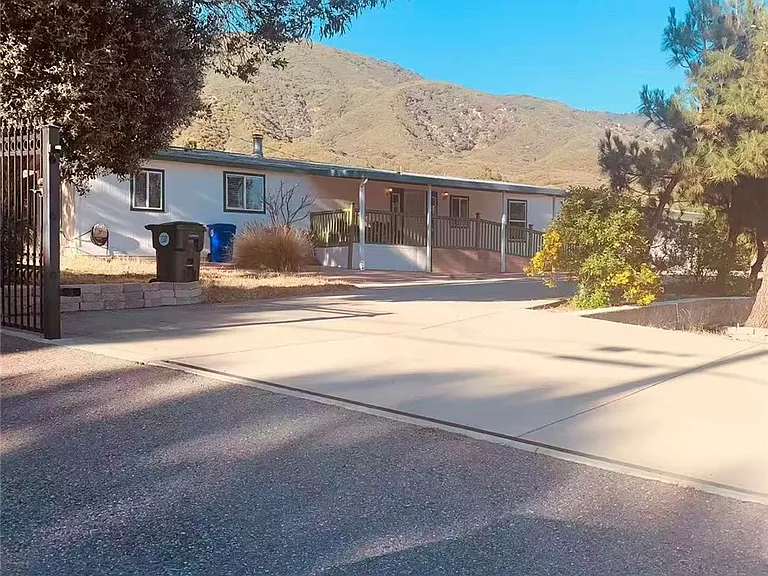 1053 Deercrest Dr — Photo 1