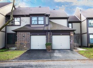 169 Shadowbend Dr, Wheeling, IL 60090