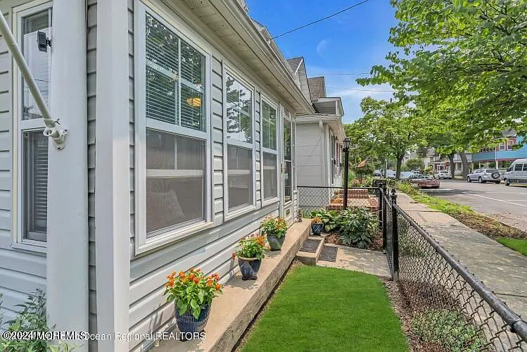 3 bed, 1.5 bath, $2,100 — Photo 4