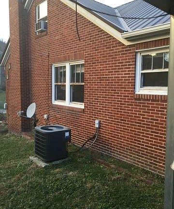 4th image of 235 Hatcher St