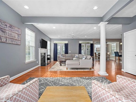 5th image of 5213 Finchley Ln