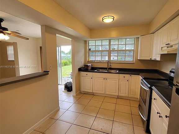 5th image of 2900 NW 24th Ct #0