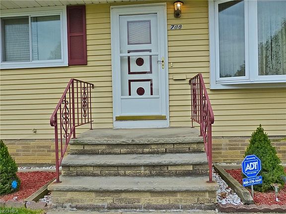 4th image of 788 E 240th St