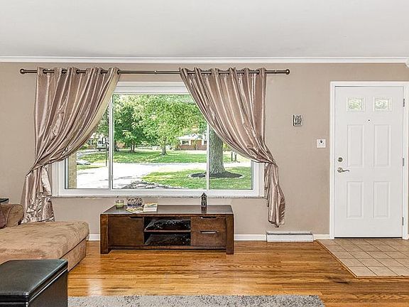 5th image of 5827 Downing Dr