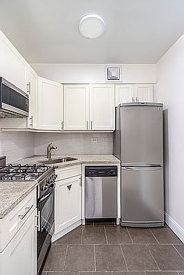 4th image of 155 E 34th St APT 2M