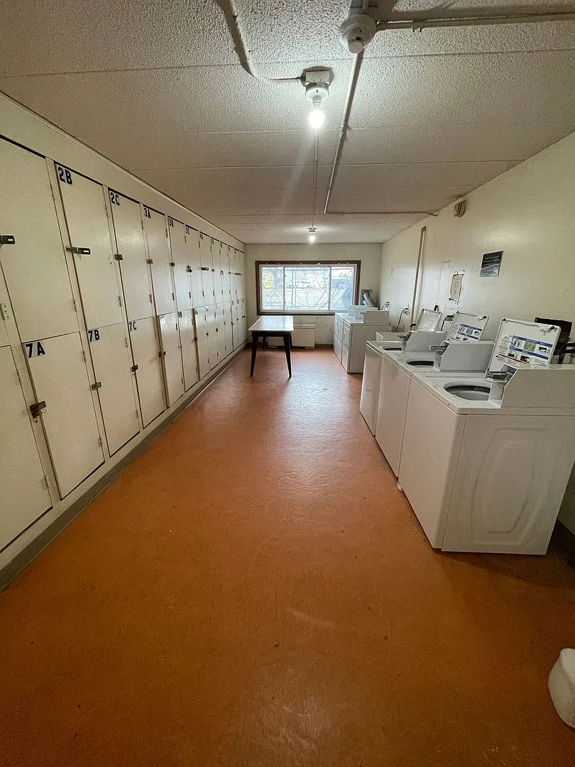 Eastwood Manor Apartments — Photo 2