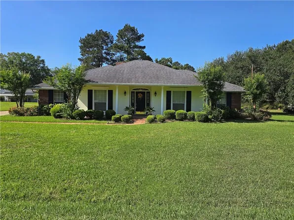 311 Bessie St, Coushatta, LA 71019