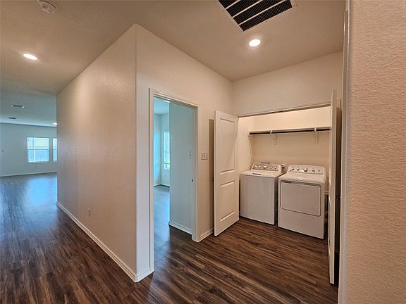 5th image of 228 Gabriels Bluff Dr