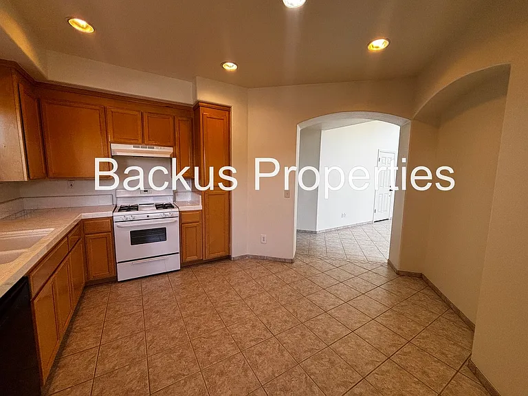 1065 Kensington Way — Photo 7