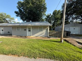 1004 Simpson St UNIT B, Benton, IL 62812