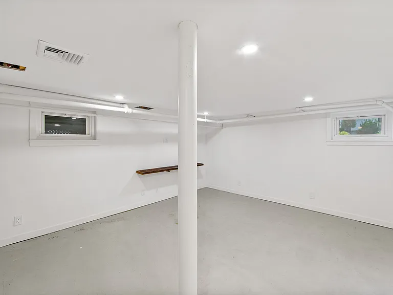32 Brook St — Photo 21