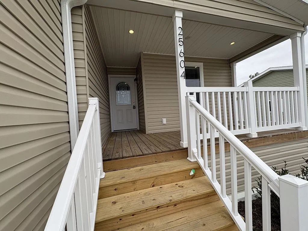 3 bed, 2.0 bath, 1502 sqft, $1,999 — Photo 2
