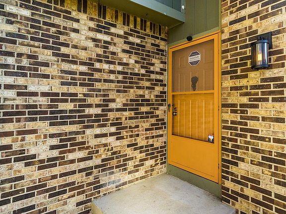3rd image of 341 Halsbury Cir