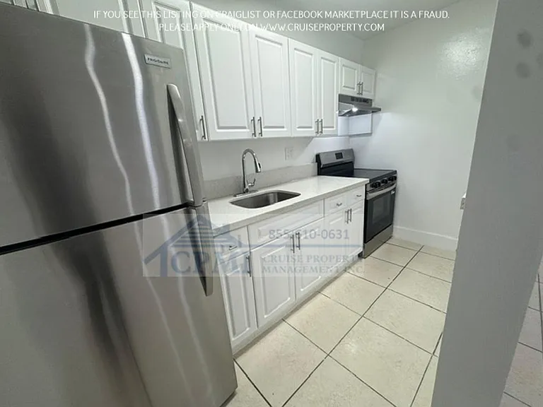 Casa Linda Apartments-3300 S Dixie Hwy — Photo 12