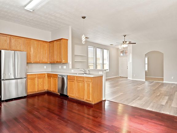 4th image of 3323 Red Cedar Dr