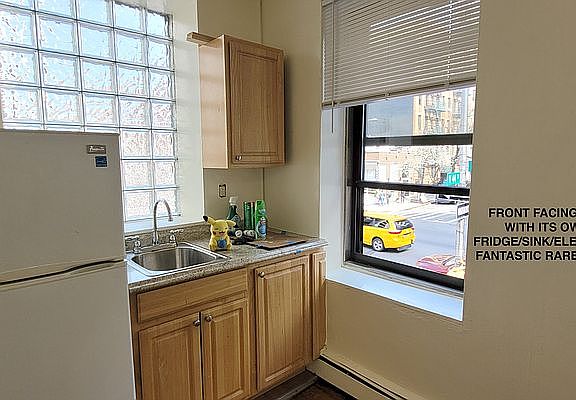 2nd image of 500 W 44th St #1A1B