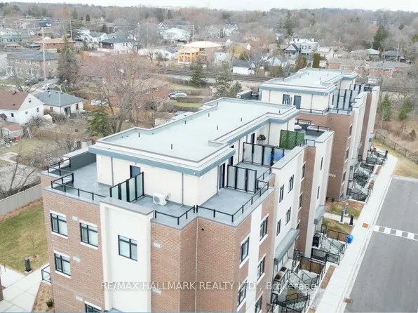 1085 Douglas McCurdy Cmn #216, Mississauga, ON L5G 0C6