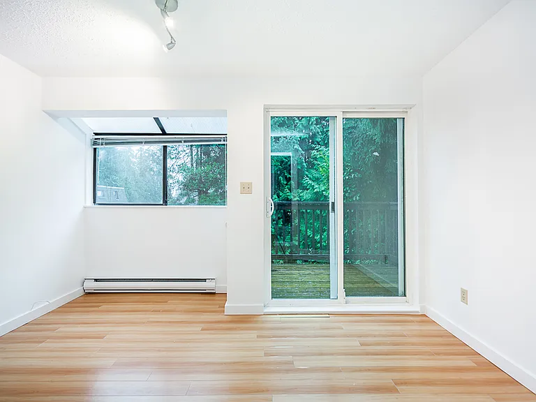 261 Osborne Rd E #2 — Photo 6