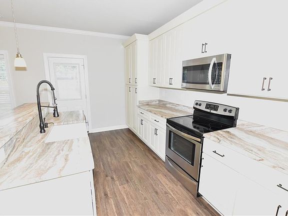 4th image of 1302 Hawthorne Dr Unit B