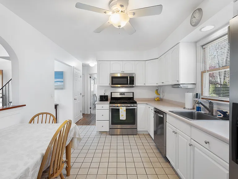 27 Summit Blvd — Photo 6