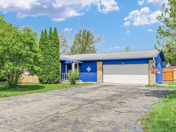 2240 Marilyn Dr, Saint Joseph, IL 61873