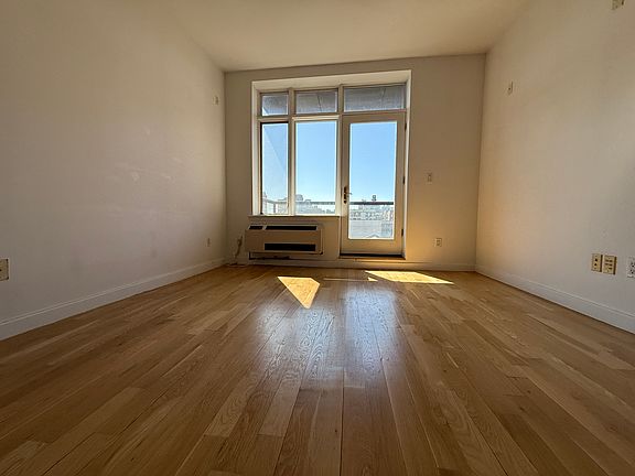 5th image of 330 E 119th St #5E