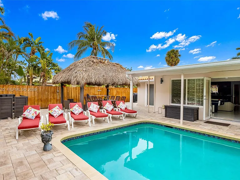 1960 Coral Reef Dr — Photo 47