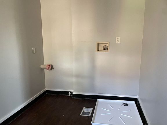 5th image of 304 W Burgess St #1
