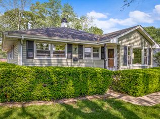 211 Rouse Ave, Mundelein, IL 60060