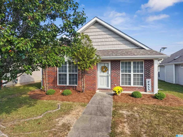 2219 Village Ln, Calera, AL 35040