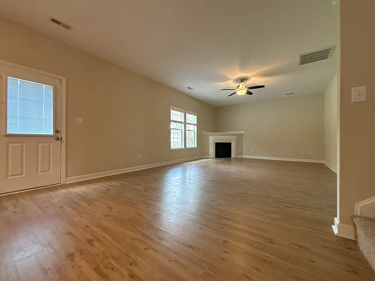 202 Prism Ct — Photo 7