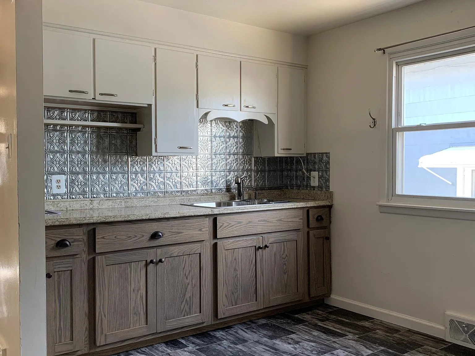 203 W Woodside Ave — Photo 4