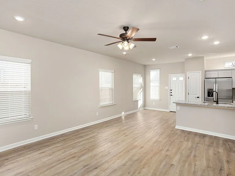 815 Soria Pl #101 — Photo 3