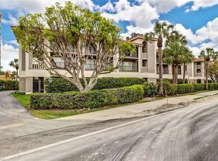 9103 Vanderbilt Dr #204, Naples, FL 34108