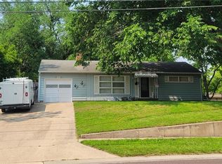 8218 W 87th St, Overland Park, KS 66212