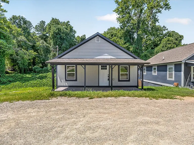 403 Spring Ct — Photo 32