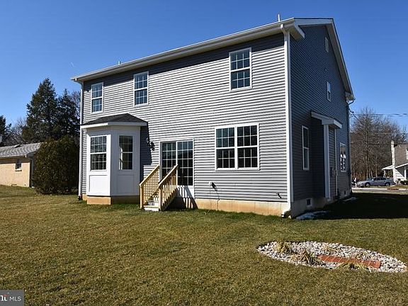 3rd image of 5 Elma Ave