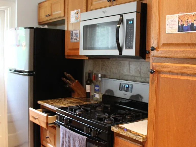 631 N Oakland St — Photo 7