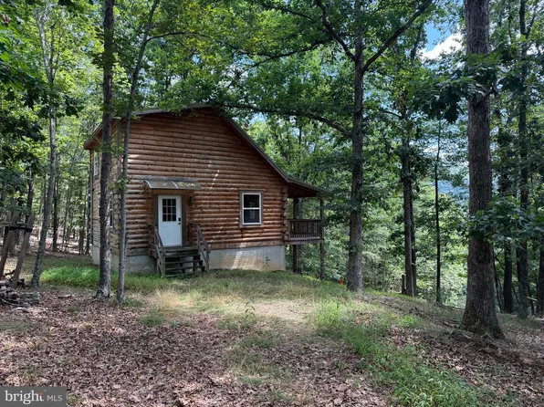 791 Cedar Run Ln, Great Cacapon, WV 25422
