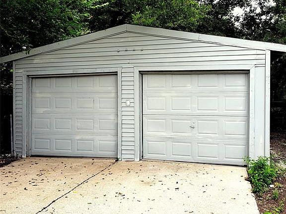 3rd image of 2119 Winthrop Dr
