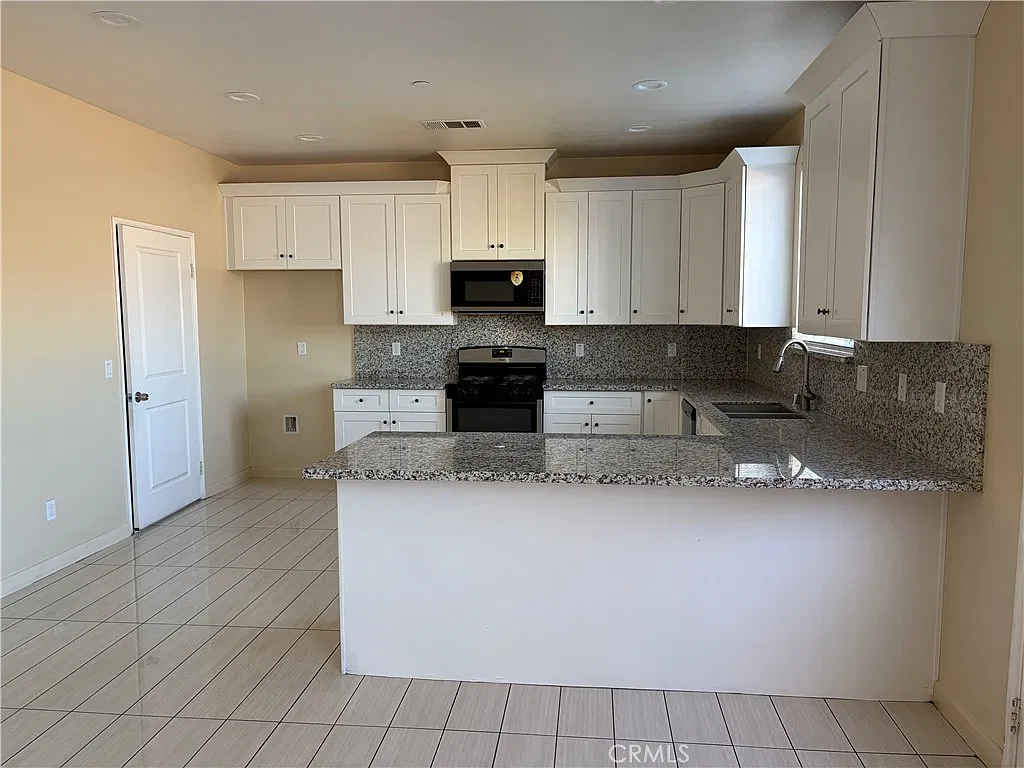 4 bed, 2.5 bath, 1790 sqft, $3,300 — Photo 3