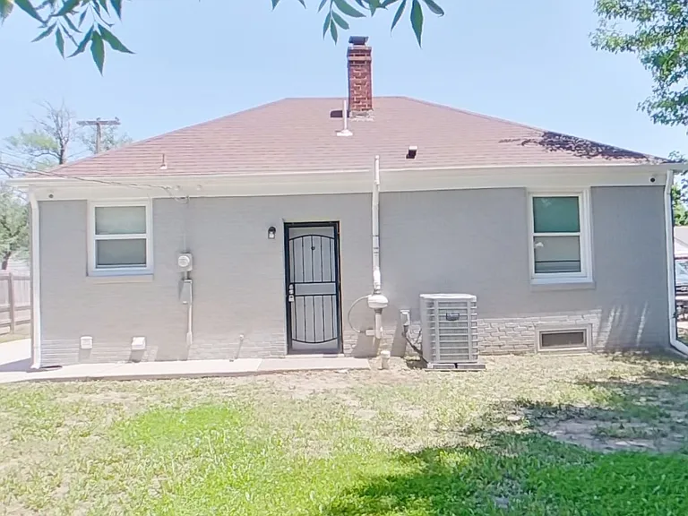 2027 N Spruce St — Photo 16