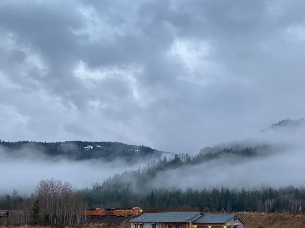 177 Hanford Dr, Sagle, ID 83860