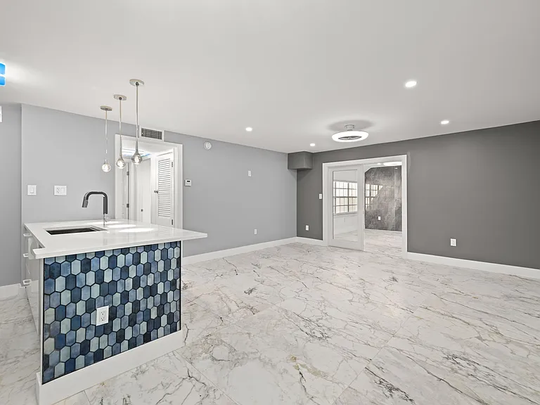 106 Alameda Ct #240 — Photo 8