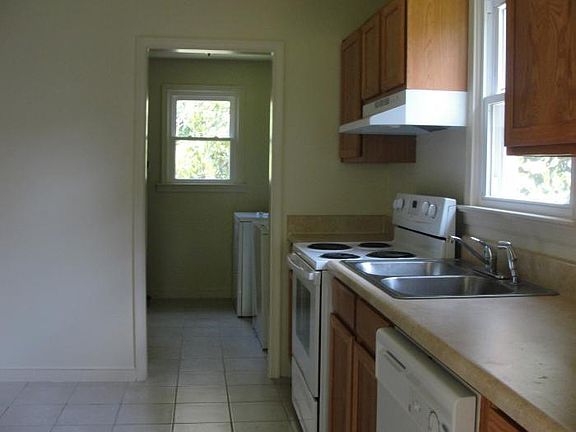 4th image of 3812 Greenwood Dr