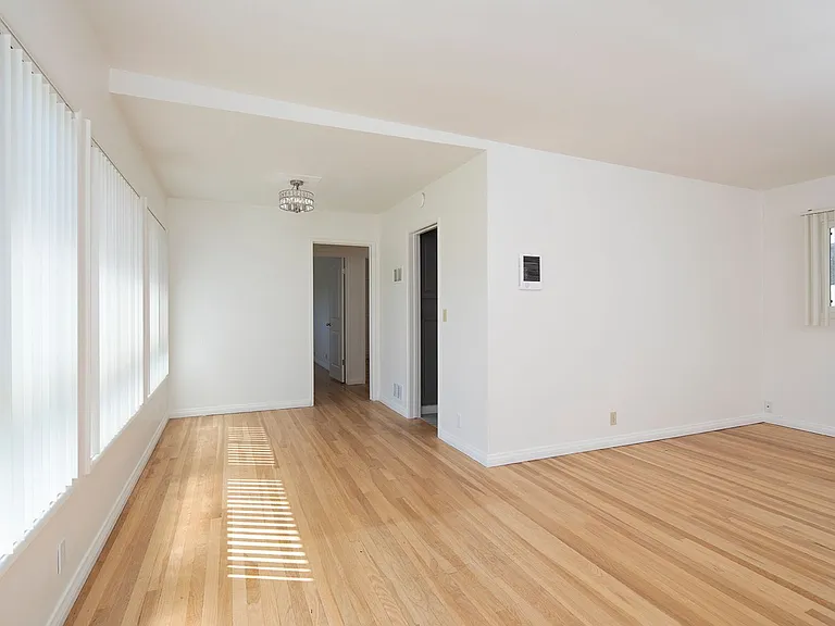 Herschel Apartments — Photo 2